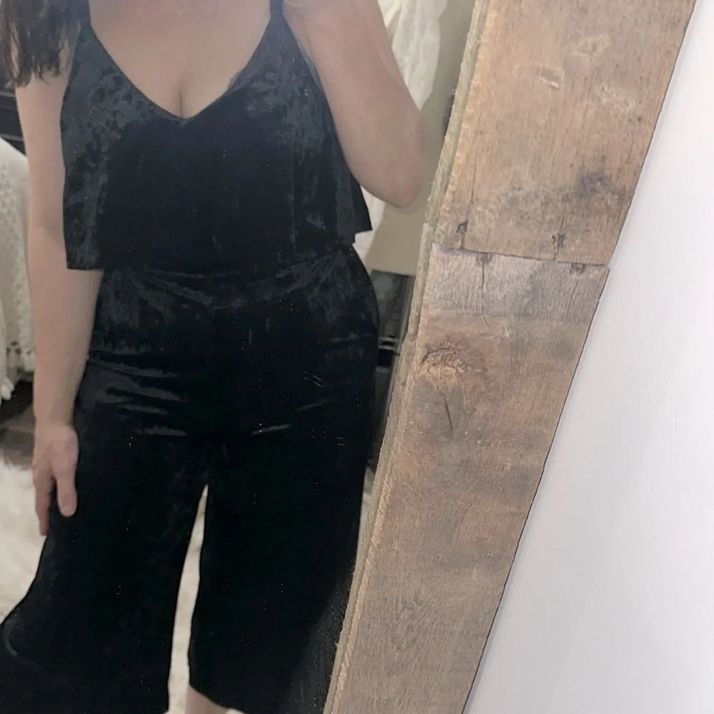 Very J Chic Black velvet Jumpsuit size medium - Picture 5 of 6